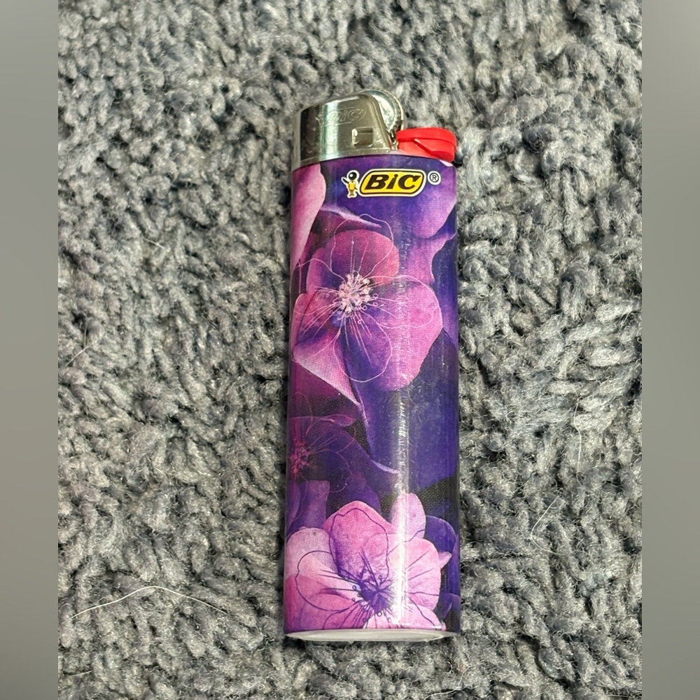 NWT Bic purple flowers designed lighter